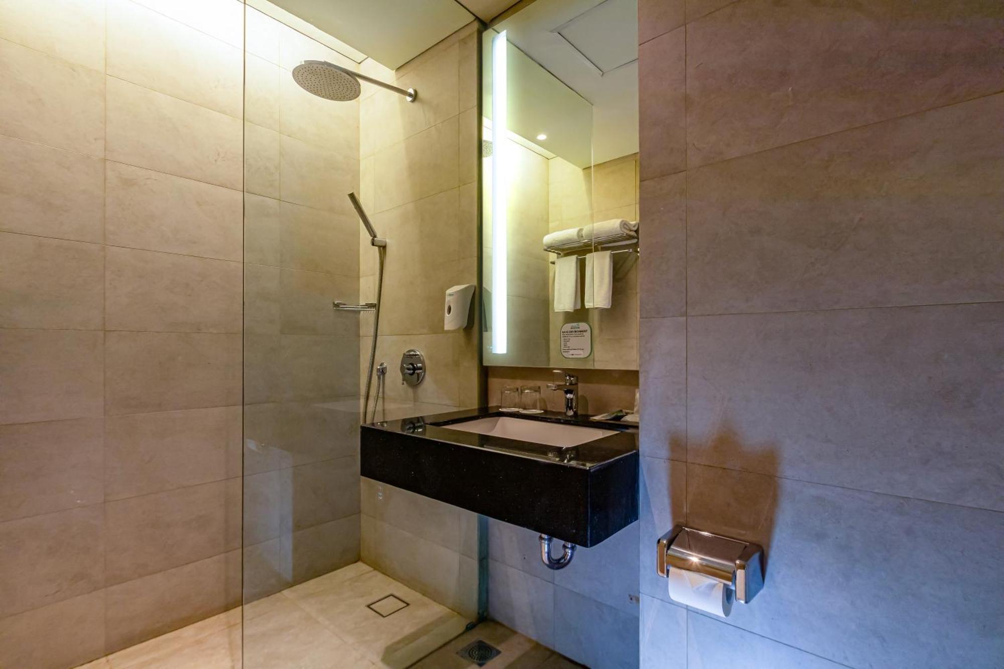 Hotel Ayola Lippo צ'יקראנג מראה חיצוני תמונה