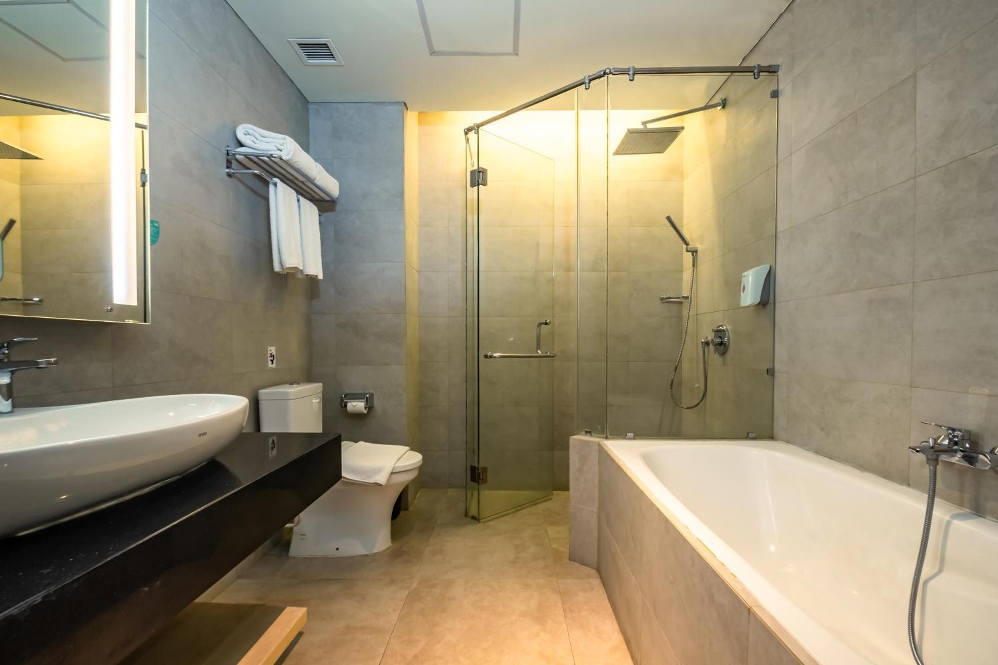 Hotel Ayola Lippo צ'יקראנג מראה חיצוני תמונה