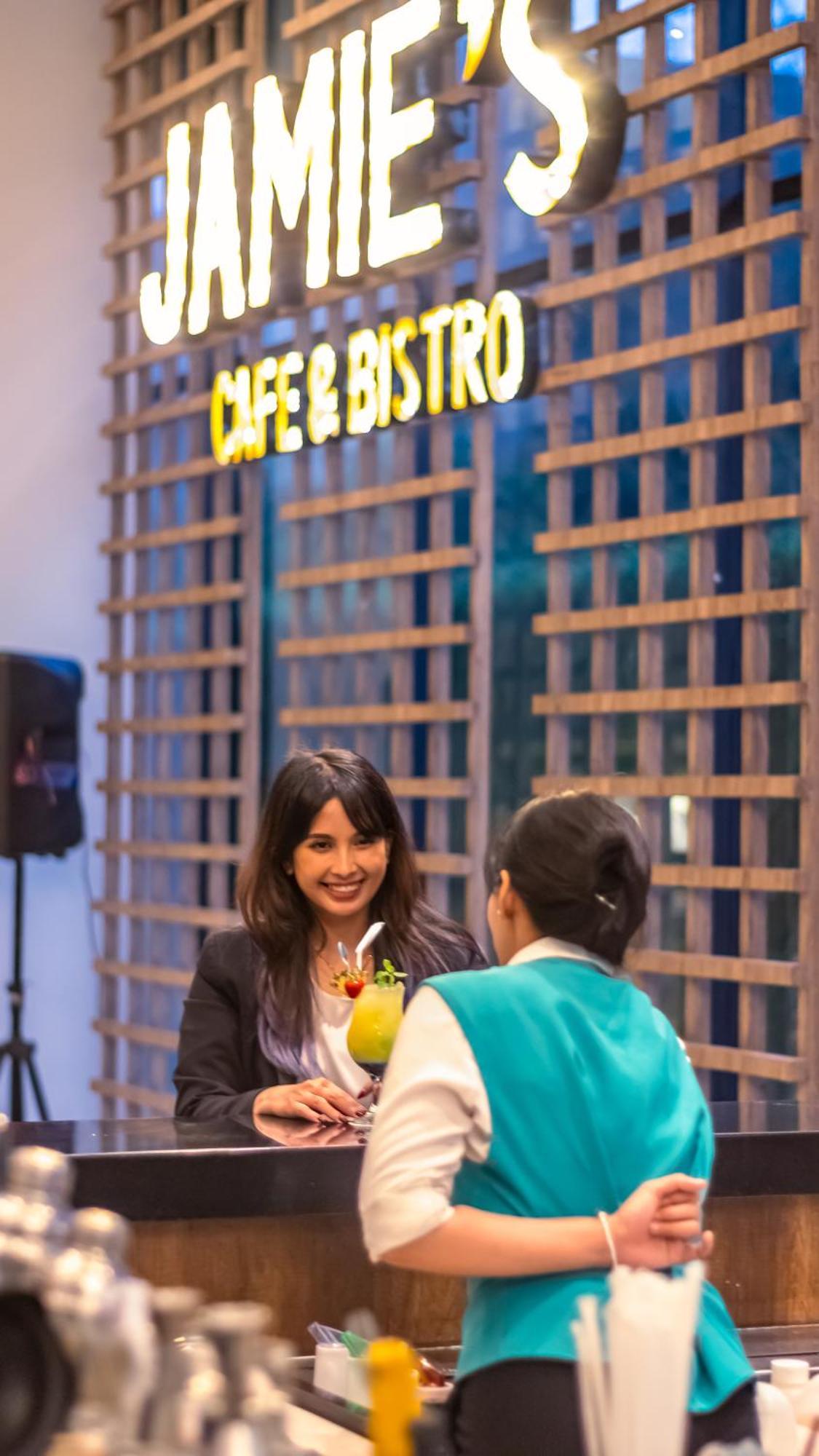 Hotel Ayola Lippo צ'יקראנג מראה חיצוני תמונה