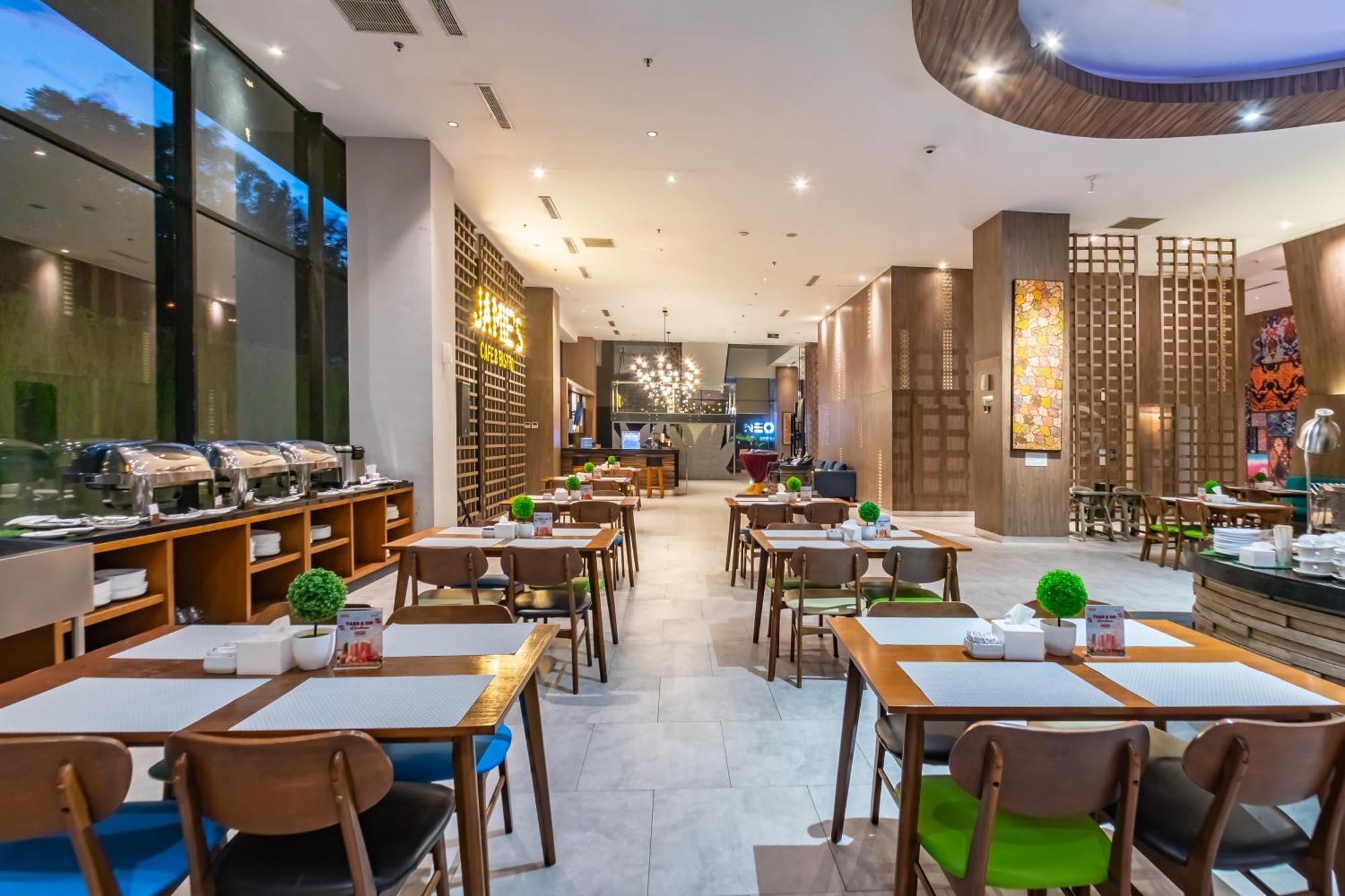 Hotel Ayola Lippo צ'יקראנג מראה חיצוני תמונה