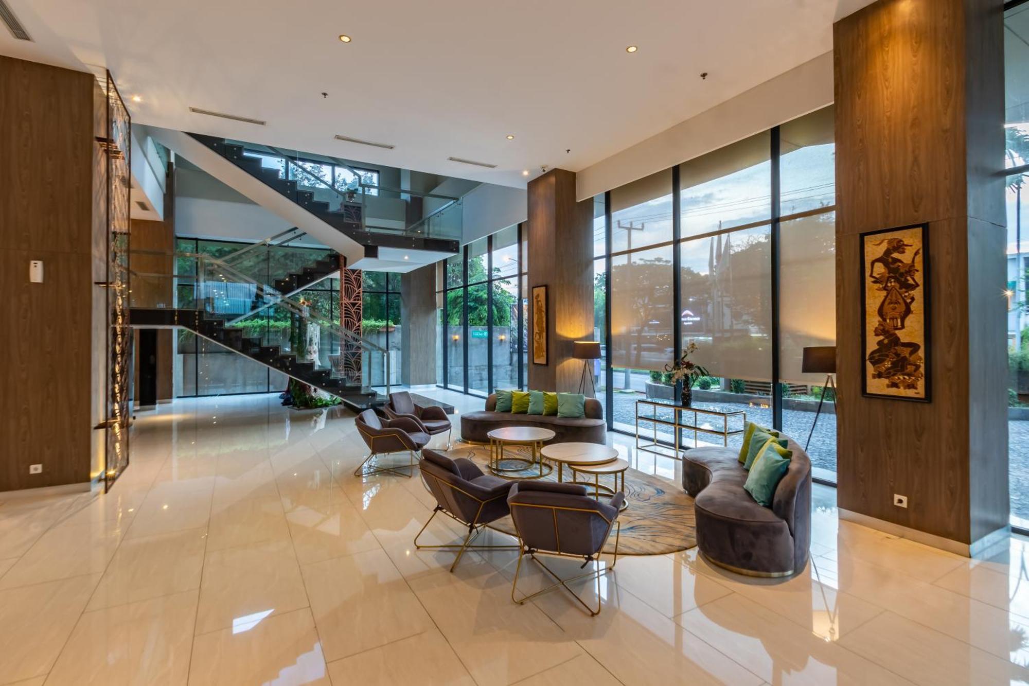 Hotel Ayola Lippo צ'יקראנג מראה חיצוני תמונה