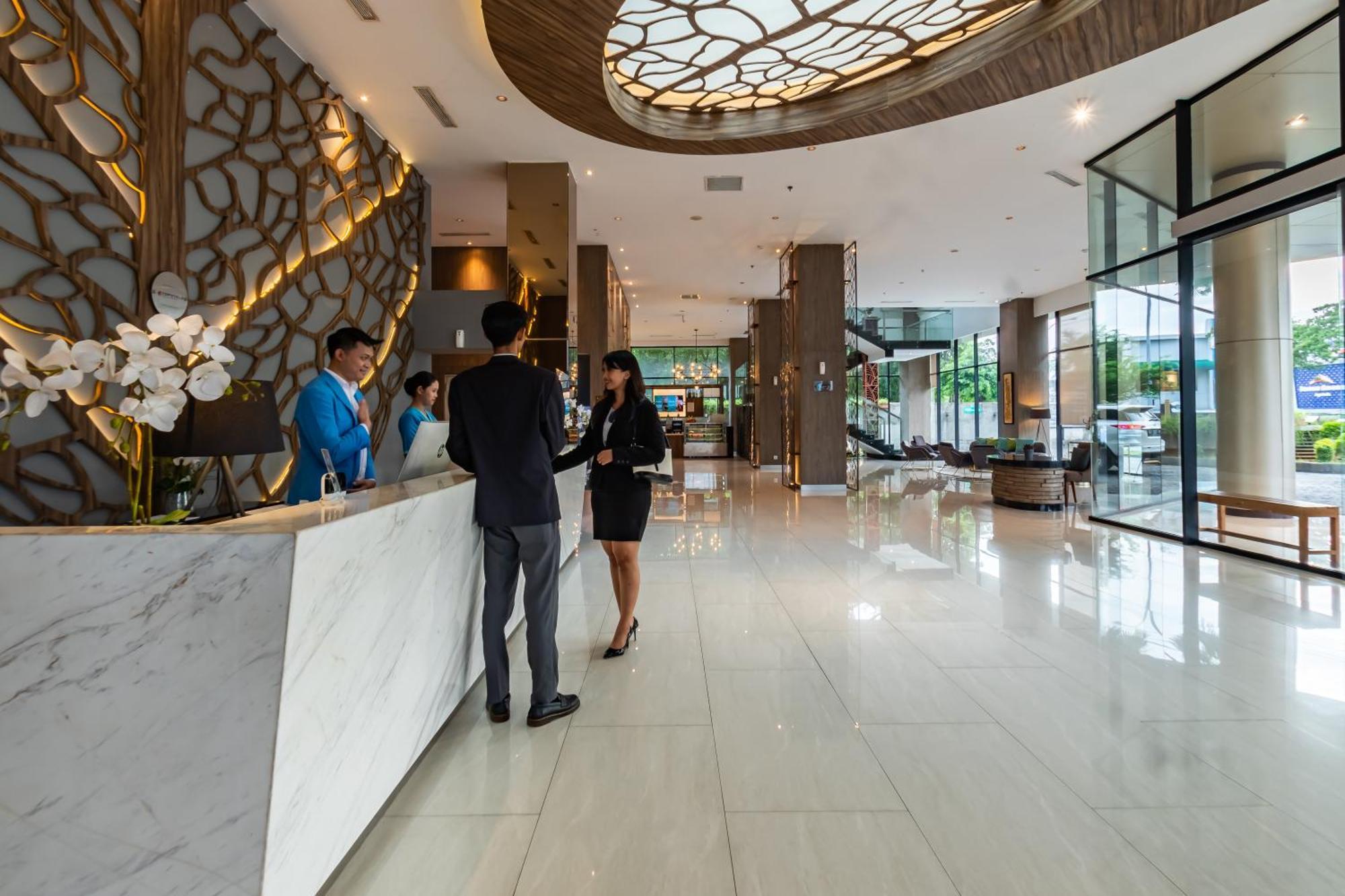 Hotel Ayola Lippo צ'יקראנג מראה חיצוני תמונה